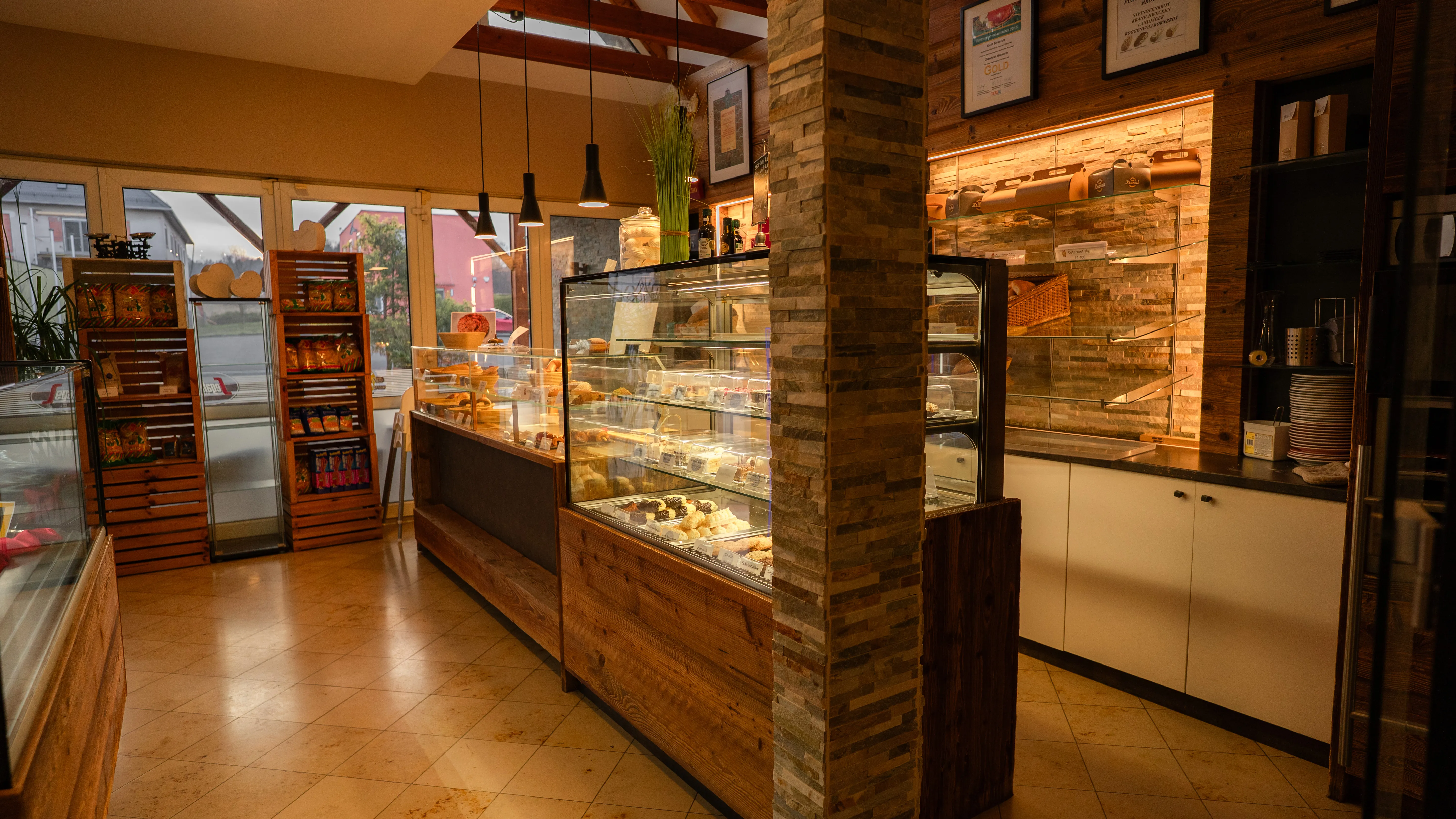 Bäckerei Kranich Innenraum mit Vitrine