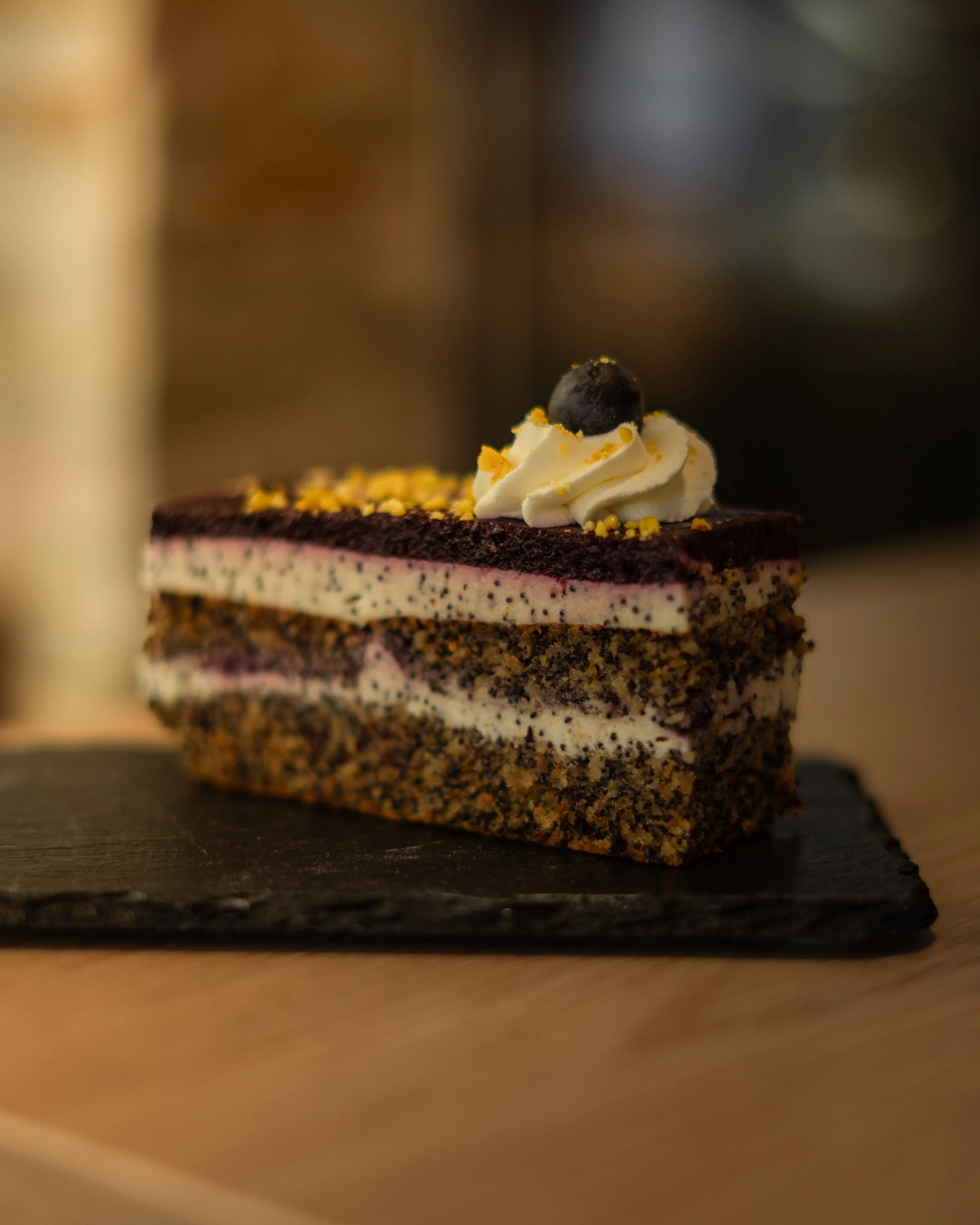 Mohnkuchen mit Sahnehaube